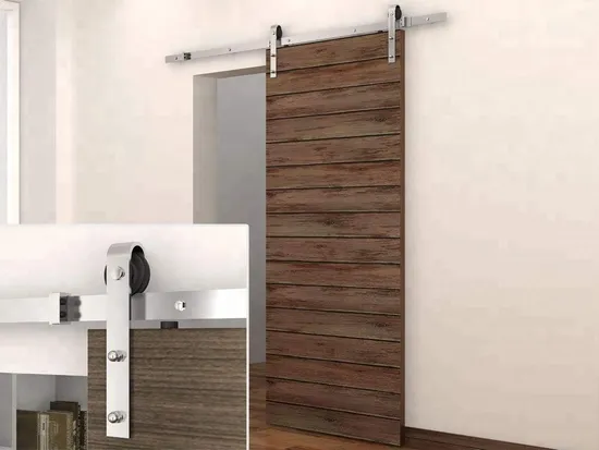 مسار باب الحظيرة المنزلق بطول 6 أقدام SS304 لمزرعة ريفية - شماعات كروية للتصميم الداخلي الخالد