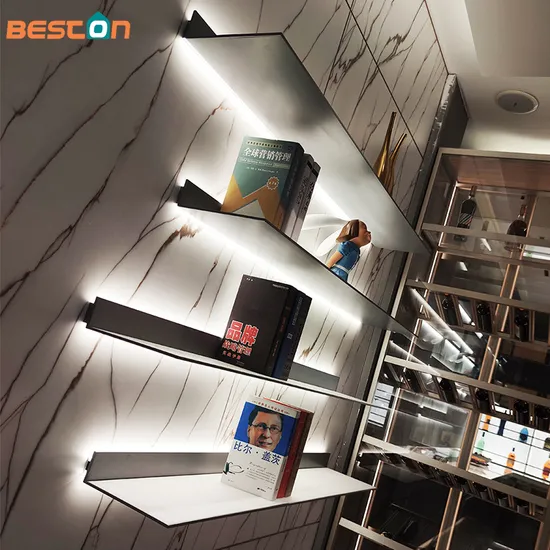 أرفف عرض ألومنيوم للإضاءة LED على الحائط مع إضاءة خطية LED